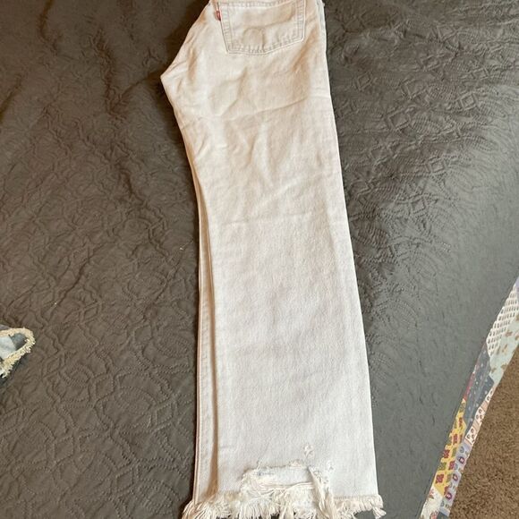 Levi’s 501 Women’s Distressed Raw Hem Straight Leg Light Blue Wash Jeans 26 NWT - Picture 5 of 6